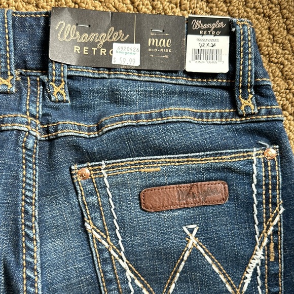 Nwt. Wrangler boot cut jeans - Picture 5 of 7